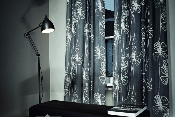 PKBT040-draperie-negru-alb-model-floral-modern