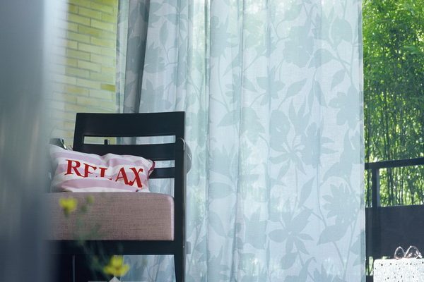 PXXT098-perdea-alb-albastru-model-floral-voal