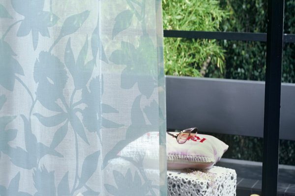 PXXT100-perdea-alb-albastru-model-floral-in