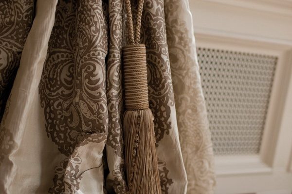 PXXT124-draperie-abstract-maro-gri-alb-elegant-clasic