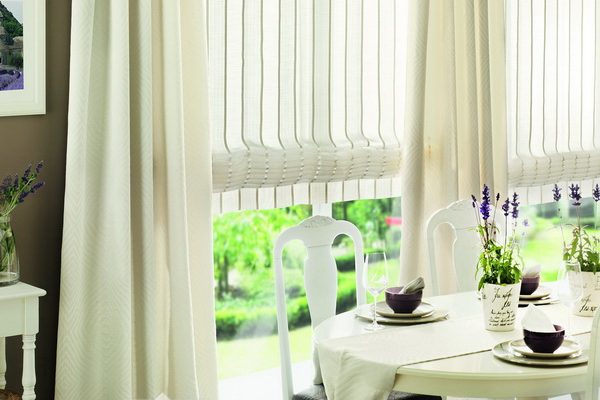 PXXT142-draperie-alb-modern-model-geometric-sistem-venetian