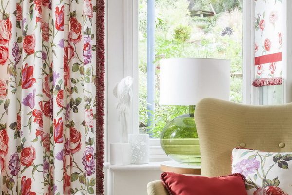 PXXT153-draperie-floral-rosu-verde-sistem-roman