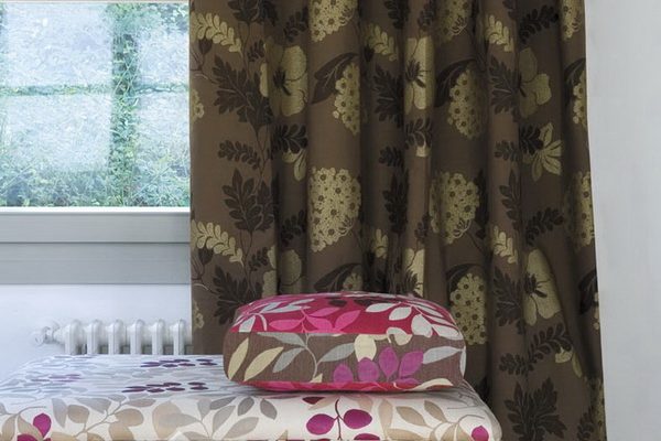 PXXT180-draperie-maro-auriu-negru-floral-clasic