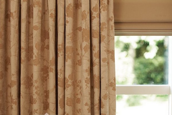 PXXT228-draperie-bej-auriu-floral-clasic