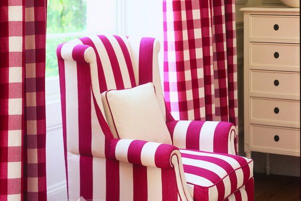 PXXT247-draperie-carouri-geometric-rosu-mov-alb-clasic