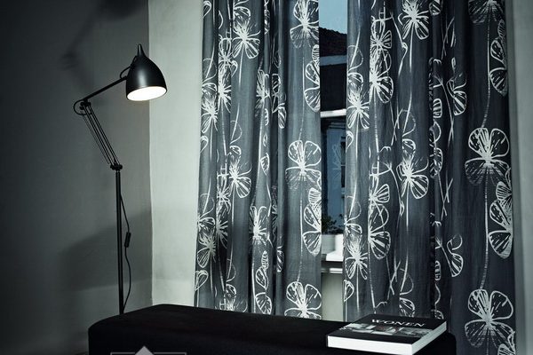 PXXT282-draperie-negru-alb-model-floral