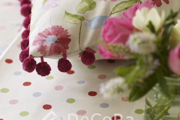 PxxA021-perne-decorative-model-floral-alb-rosu-verde-mov-ciucuri