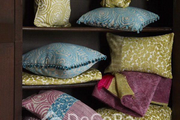 PxxA029-perne-decorative-model-geometric-mov-albastru-verde