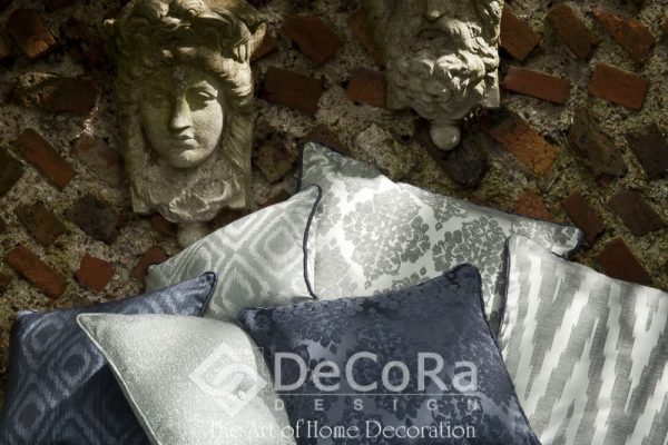 SxxA037-perne-decorative-albastru-alb