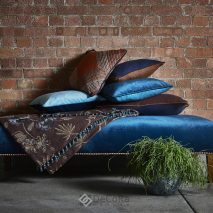 LOST HORIZON CAM 3-PERNE-DECOR-DIVERSE-CULORI-TAPITERIE-TABURET-ALBASTRU-ROYAL-MATASE-CUVERTURA-PAT-SET