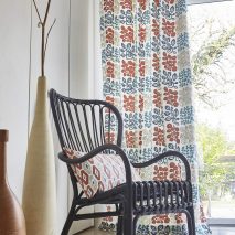 MEEKO CAM 5-PERDEA-DRAPERIE-IMPRIMEU-DEOSEBIT-BLEU-ROSU-ALB-PERNE-DECORATIVE-IMPRIMEU