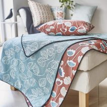 MEEKO CAM 6-PERNE-DECORATIVE-IMPRIMEU-SPECIAL-BLEU-ALB-ROSU-MATERIALE-TEXTILE-CALITATIVE