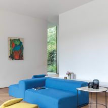 PORTREATH CAM 3-TAPITERIE-CANAPEA-PERNA-ALBASTRE-TAPITERIE-TABURET-GALBEN-PERNA-DECORATIVA-GALBENA