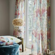 RIVIERA CAM 1-PERDELE-FANTEZIE-IMPRIMEU-FLORAL-PASTELURI-ABAJUR-PUF-PERNA-DECORATIVA-TABURET-ALBASTRU-ROYAL