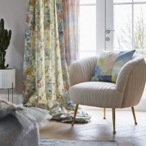 RIVIERA CAM 2-PERDELE-IMPRIMEU-FLORAL-PERNA-DECORATIVA-TAPITERIE-FOTOLIU