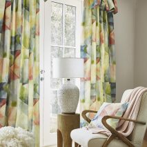 RIVIERA CAM 4-PERDELE-DRAPERII-IMPRIMEU-MODEL-IMPRESIONANT-PERNA-DECORATIVA