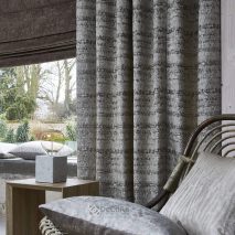 UTOPIA CAM 4-PERDELE-DRAPERII-STORURI-ROMANE-GRI-INCHIS-DIMOUT-BLACKOUT-PERNE-DECORATIVE