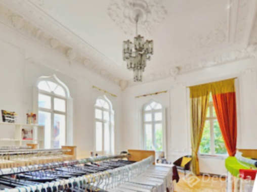 Decora Design vă oferă perdele și draperii la comandă din mătase naturală. Oferim servicii complete de consultanță în showroom-ul nostru din Piața Romană, montaj, instalare și deplasări în majoritatea orașelor.