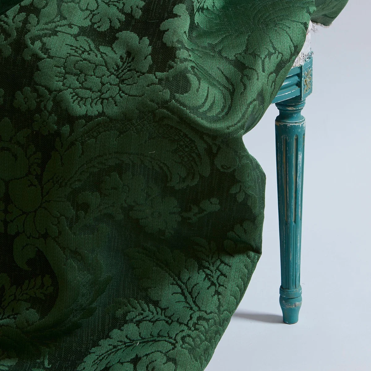 Draperii de in de lux verde smarald cu model clasic