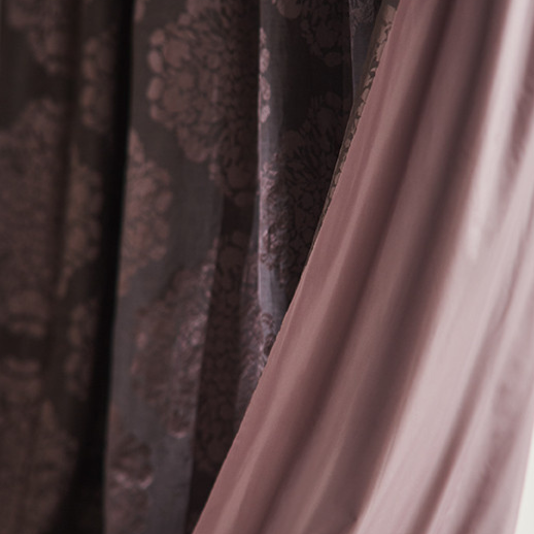 Draperie blackout sau dimout dublată cu model deosebit roz și mov