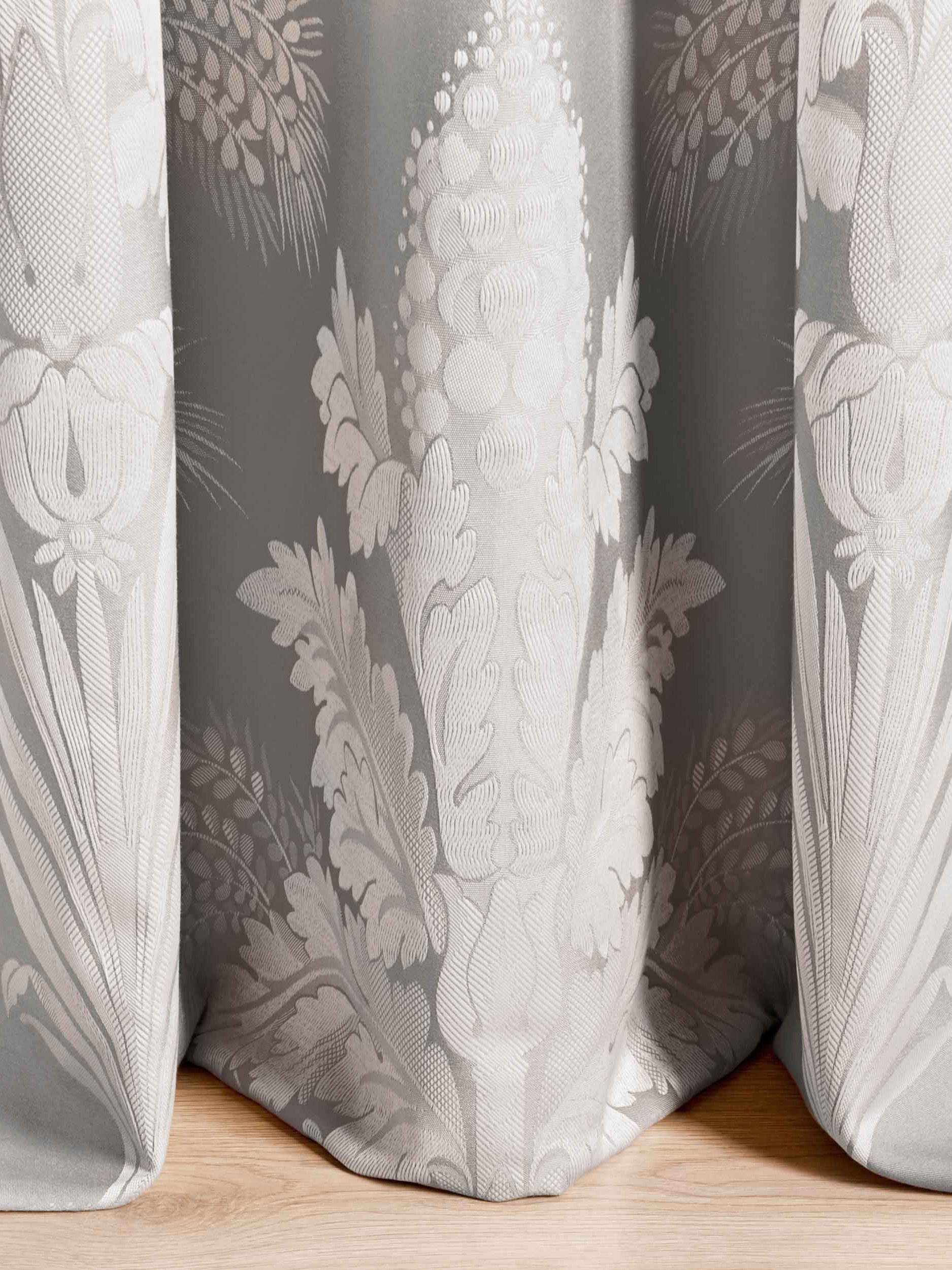 Draperii ignifugate verde pastel printate cu model clasic