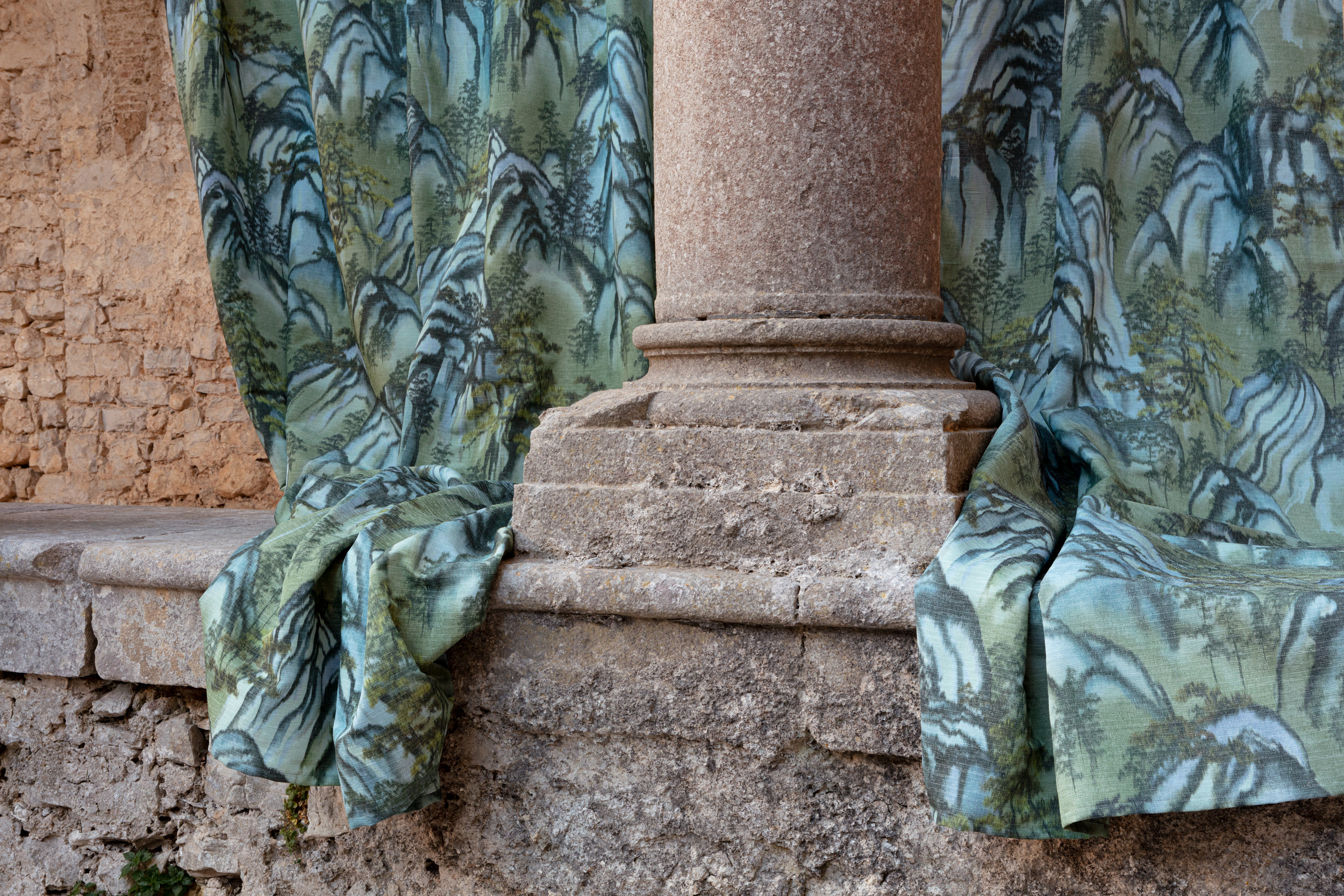 Draperii ignifugate turcoaz cu model abstract