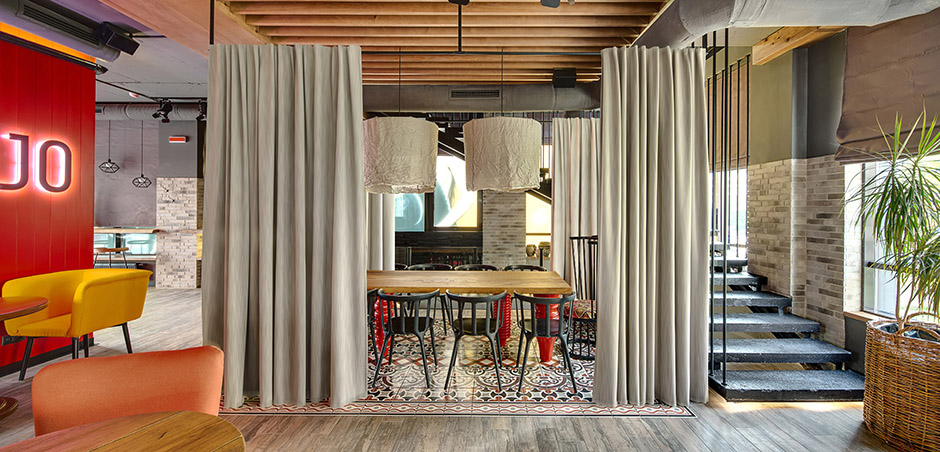 Draperii termice gri uni pentru restaurant