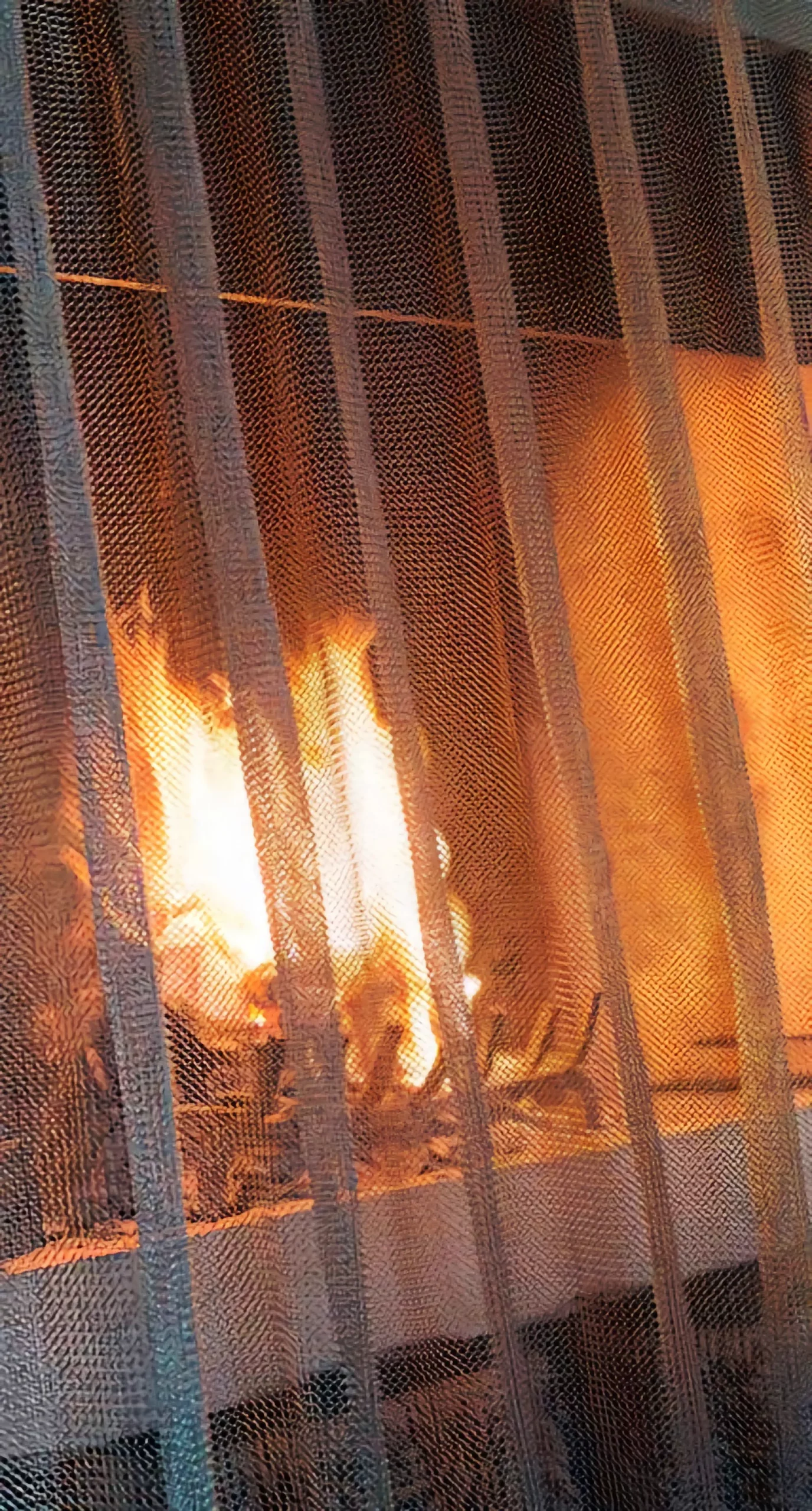 Perdele metalice zale din inox sau aluminiu pentru șemineu și living