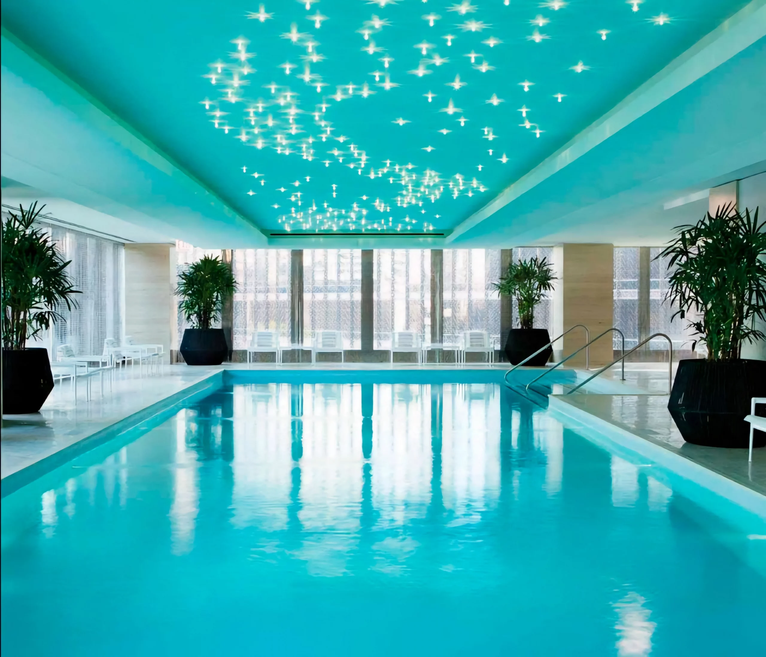 Perdele metalice în formă de plachete din inox sau aluminiu pentru piscină