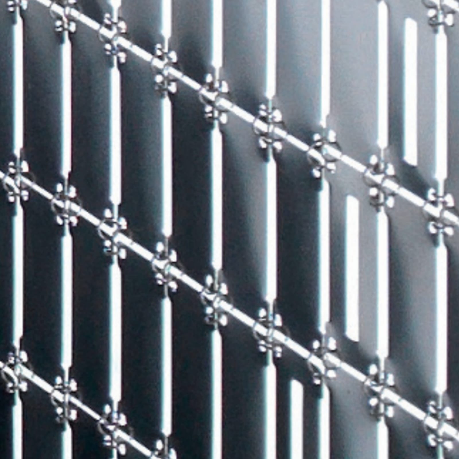 Perdele metalice din inox sau aluminiu în formă de plachete