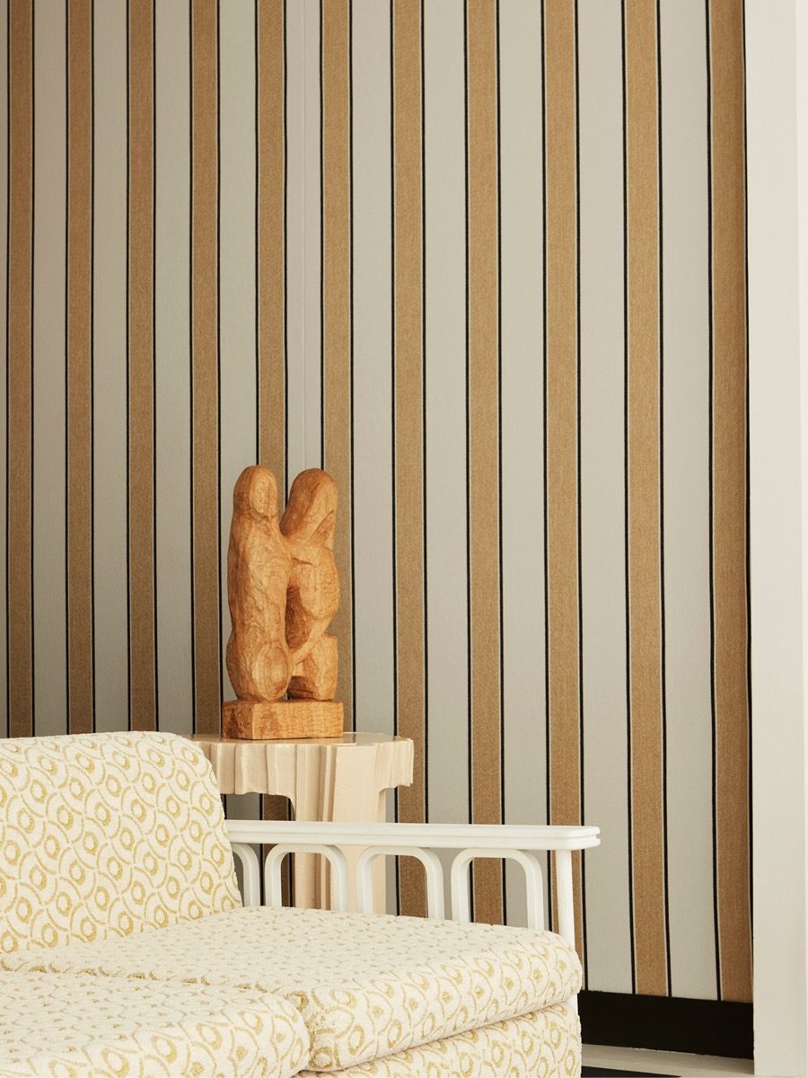 Draperii de exterior cu dungi roz și albe