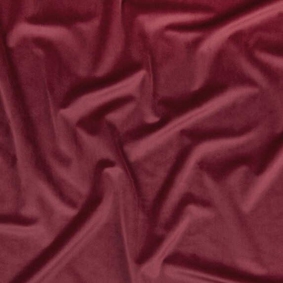 Detaliu material pentru draperie de catifea satinată roșie elegantă
