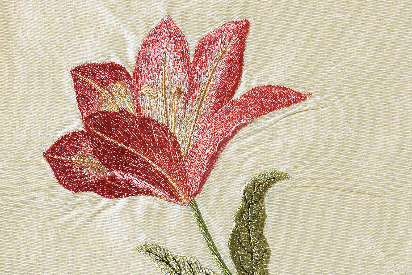 Detaliu material pentru draperie din mătase naturală brodată - lux Detaliu material pentru draperie din mătase naturală brodată cu flori