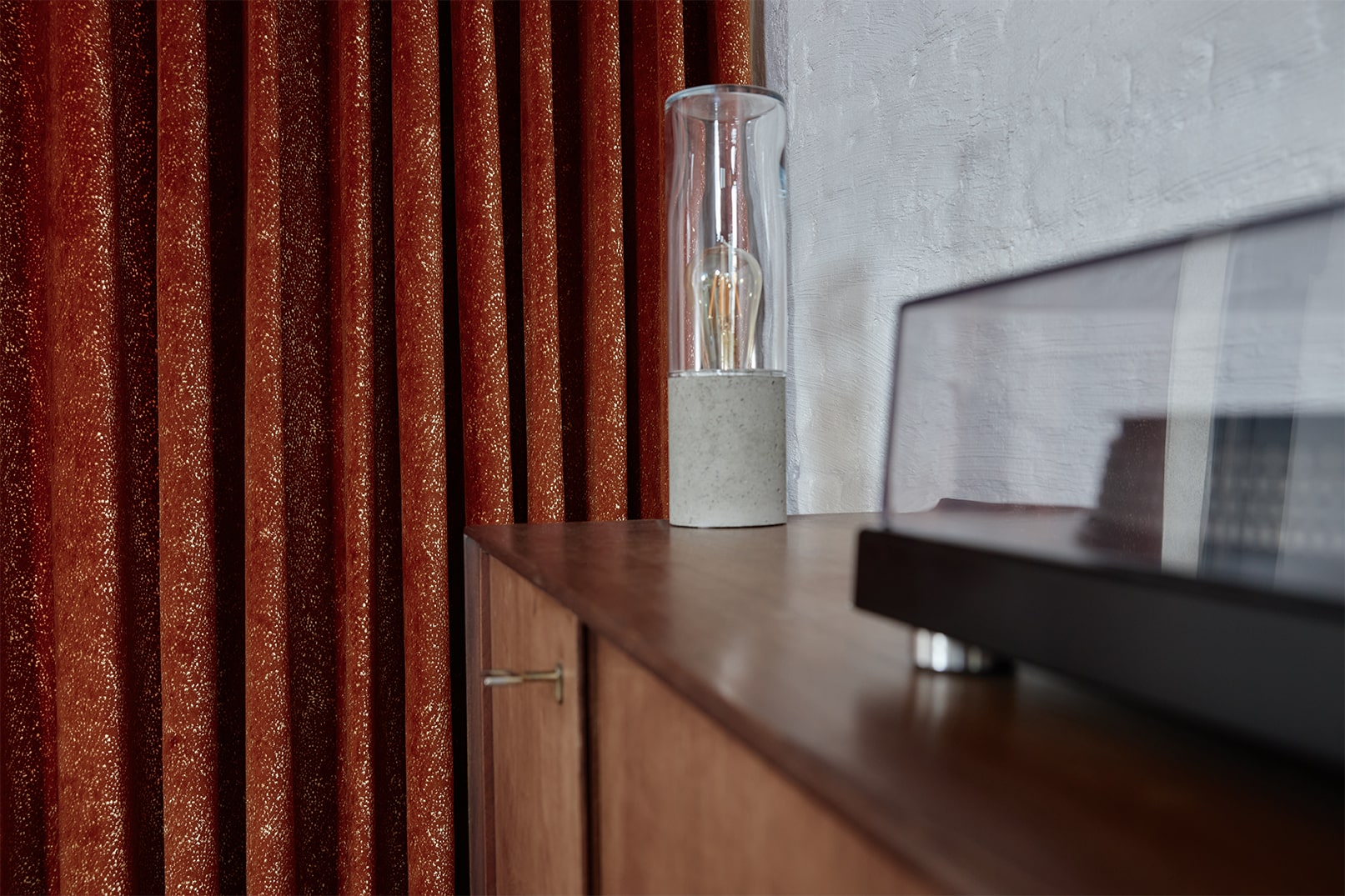 Draperii de catifea maro cu detalii strălucitoare - lux