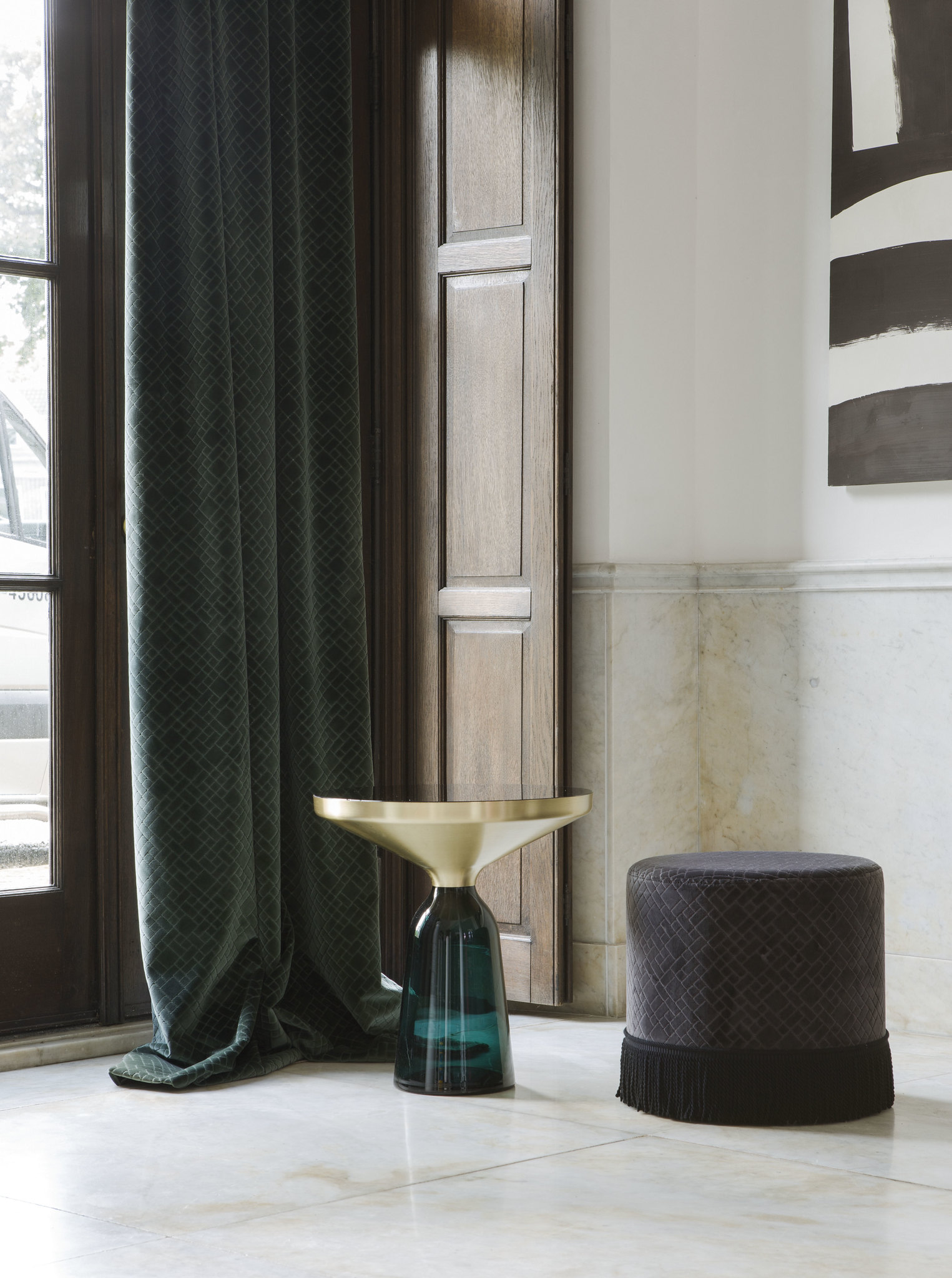 Draperii de catifea verde uni - lux Draperii de catifea verde uni într-un decor de lux