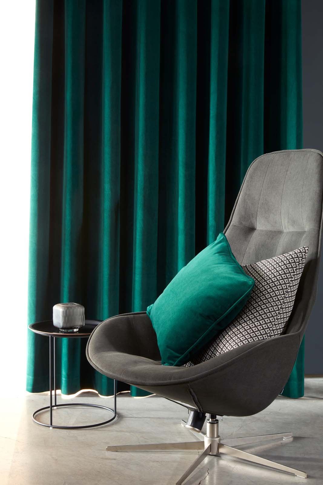 Draperie din mătase naturală verde smarald cu model abstract - lux