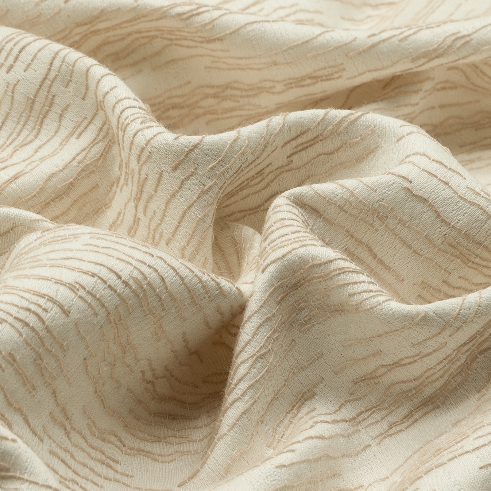 Detaliu draperii de bumbac bej texturate cu linii