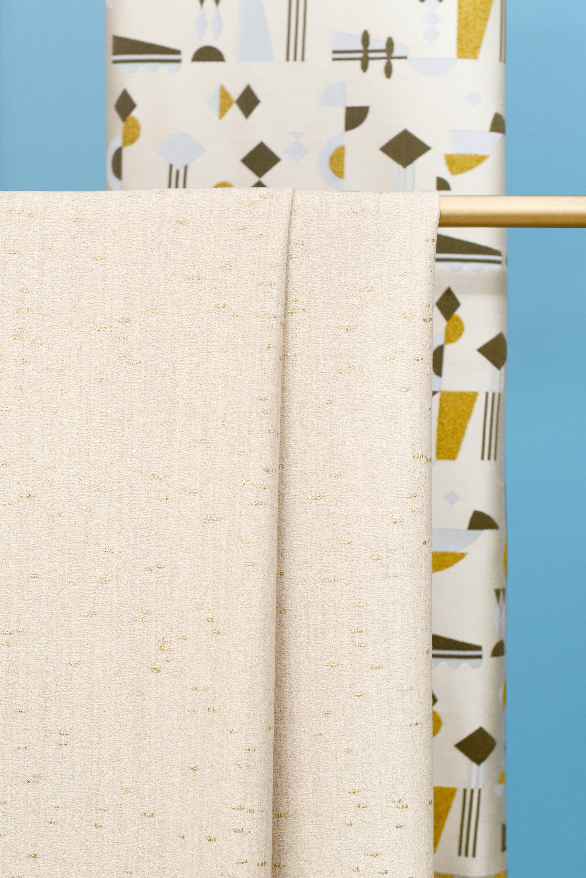 Draperii de lână de lux albe texturate și model geometric printat