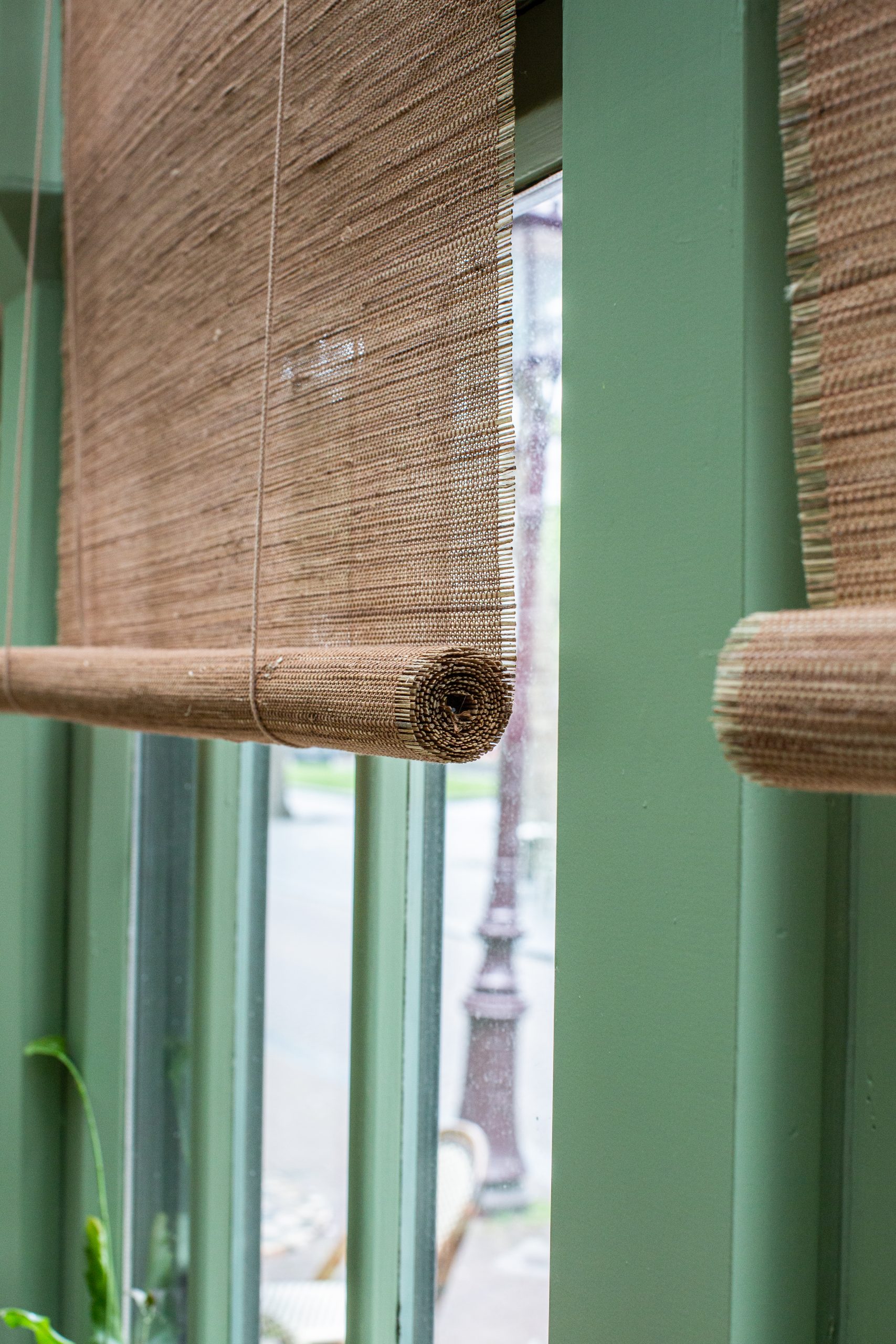 Rulou din lemn natural pentru living