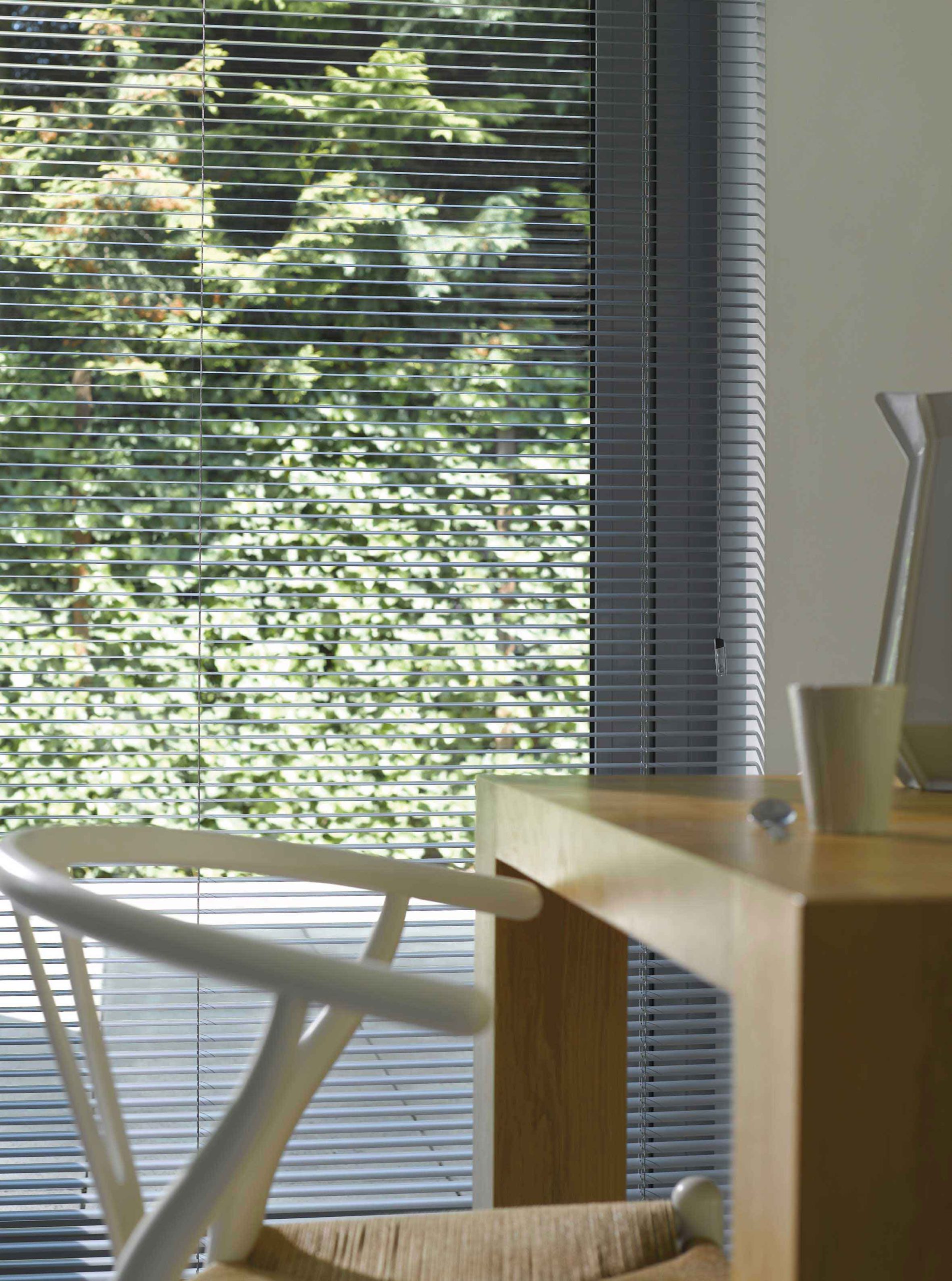 Jaluzele din aluminiu pentru living