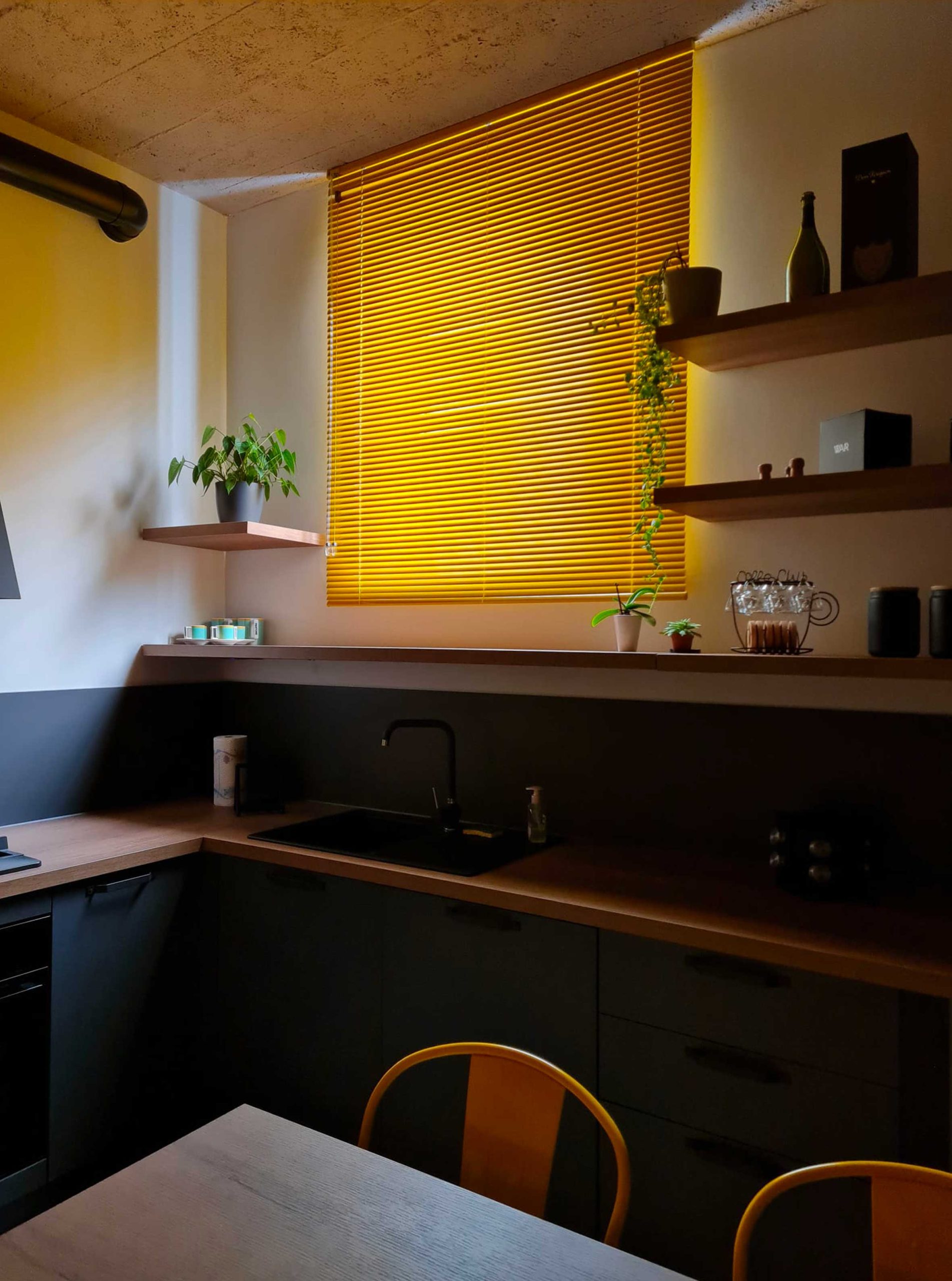 Jaluzele din aluminiu pentru bucătărie