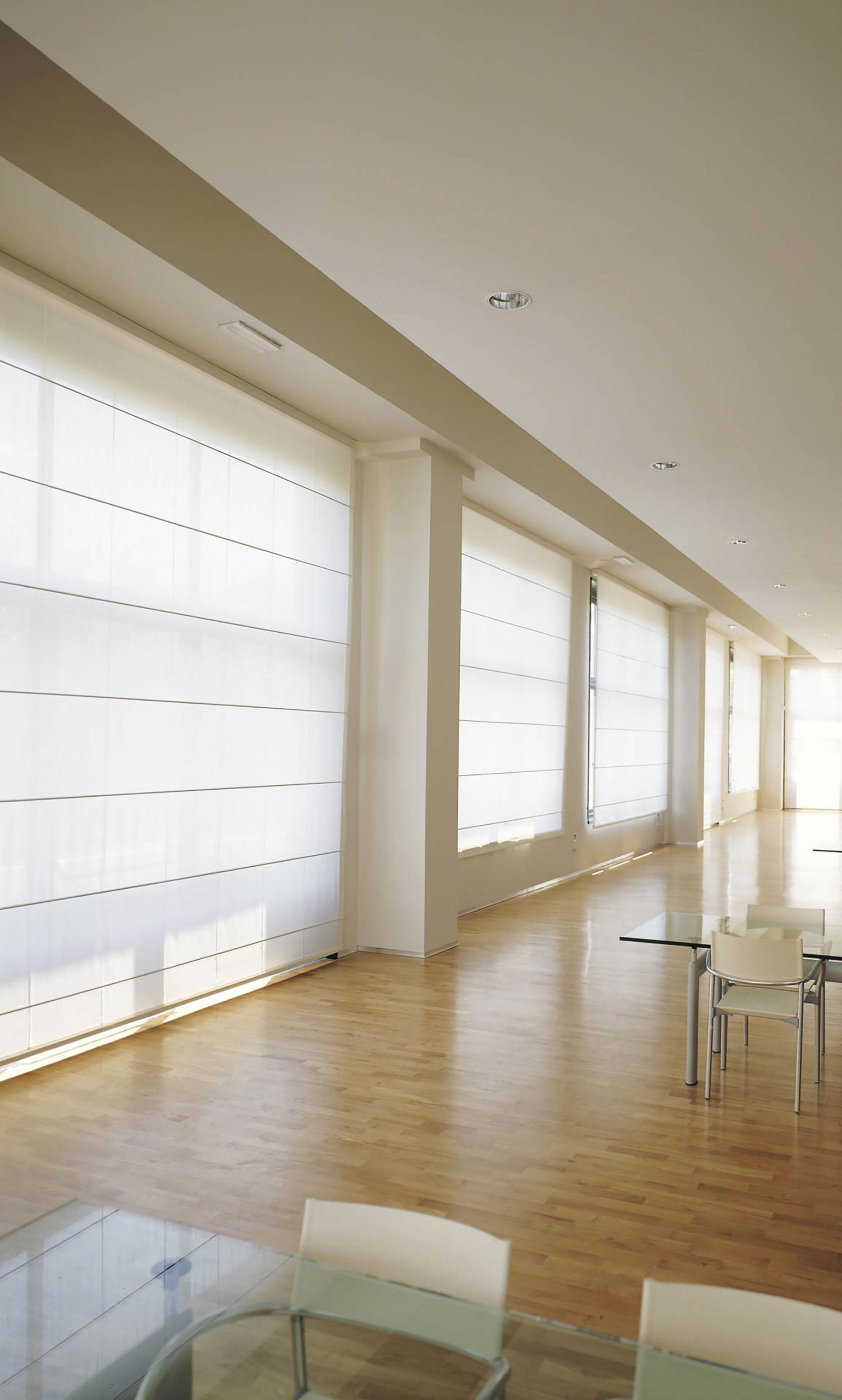 Storuri romane pentru birou albe